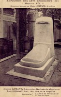 1925 – Tombe au Village Français