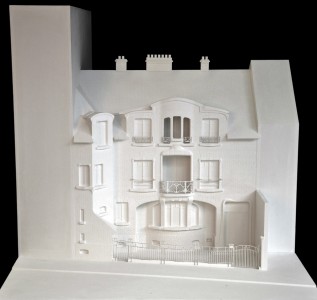 Hôtel Mezzara - Maquette en plâtre au 1/50 - Façade sur rue - Etat en 1910. Hôtel Mezzara - Maquette en plâtre au 1/50. Avec l'aimable autorisation de la Fundacio Catalunya Caixa 