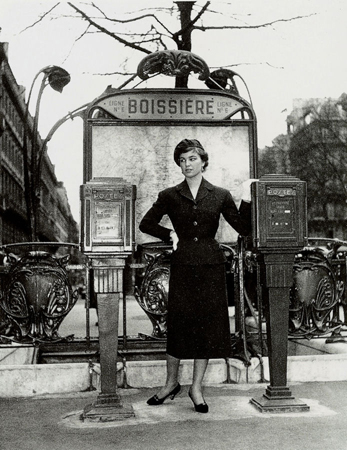 Station Boissière. Le lettrage du « cornichon » est en « lettres bâtons ». Carte-photo des années 1950. Coll. Part.