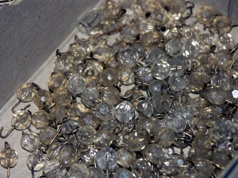 SOFAR, réserve de perles prêtes à être intégrées aux compositions de pendeloques.