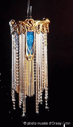 Musée d’Orsay, deux lustres Lumière, vente Arcole, Drouot Richelieu, 28 juin 1989 (lot 223).