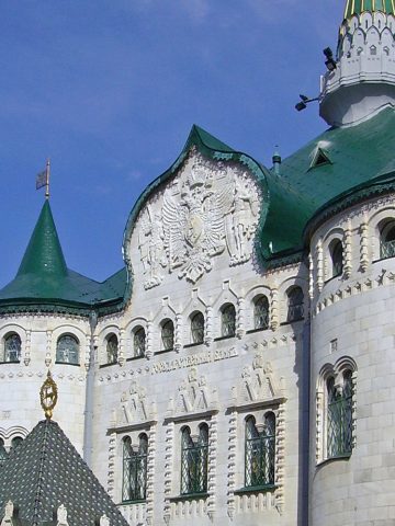 Fronton de la banque d’État de Nijni Novgorod par l’architecte Pokrovski, 1910-1913. Photo Alexey Beloborodov (détail). 