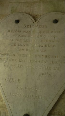  Deux plaques, dont l’une en forme de cœur, dédiées à Paul Grunwaldt par son épouse Lydia.