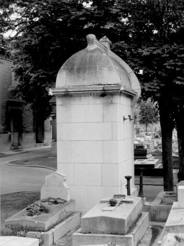 Façade arrière de la sépulture Grunwaldt. Fiche de l’Inventaire général d’Ile-de-France. 1992.