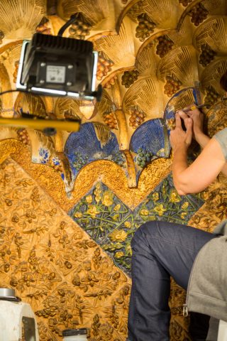 Restauration en cours du plafond du fumoir. © Casavicens.org.