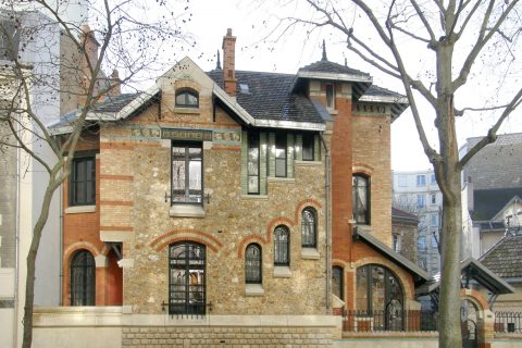 Façade sur rue de l’Hôtel Jassedé, rue Chardon Lagache. Hector Guimard, 1893. Photo Olivier Bost.