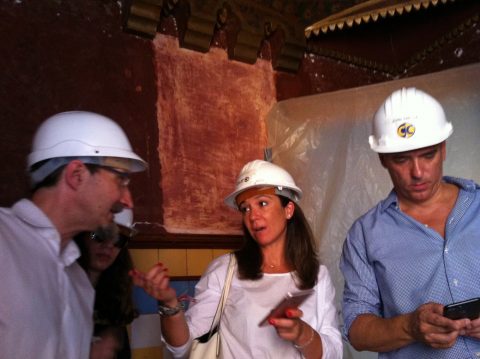 Visite de la maison avec Mercedes Mora (au centre) et Joan Abellà (à droite).